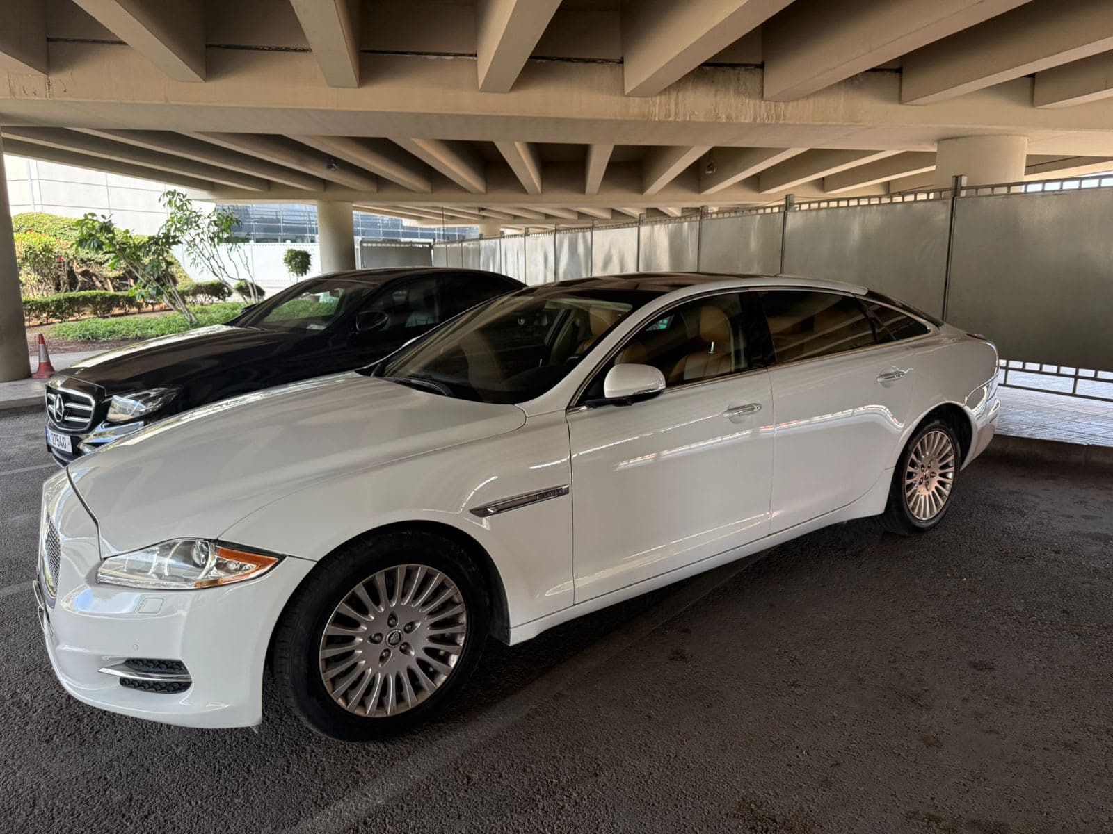 Jaguar XJ - Image 1