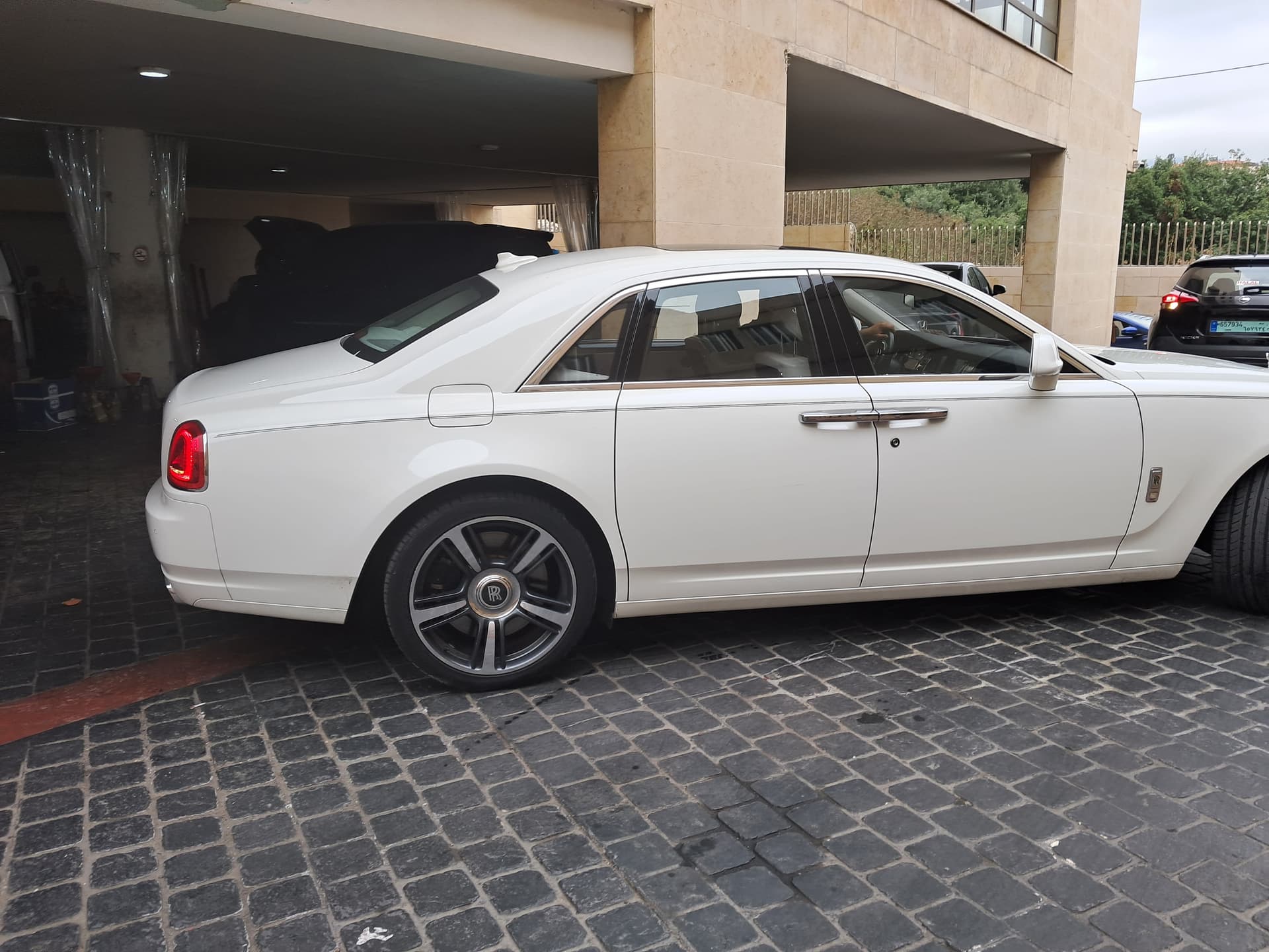 Rolls-Royce Ghost thumbnail 2